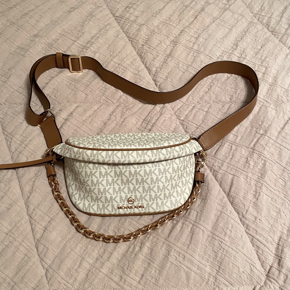 *FLASH SALE*  MK sling/fanny pack